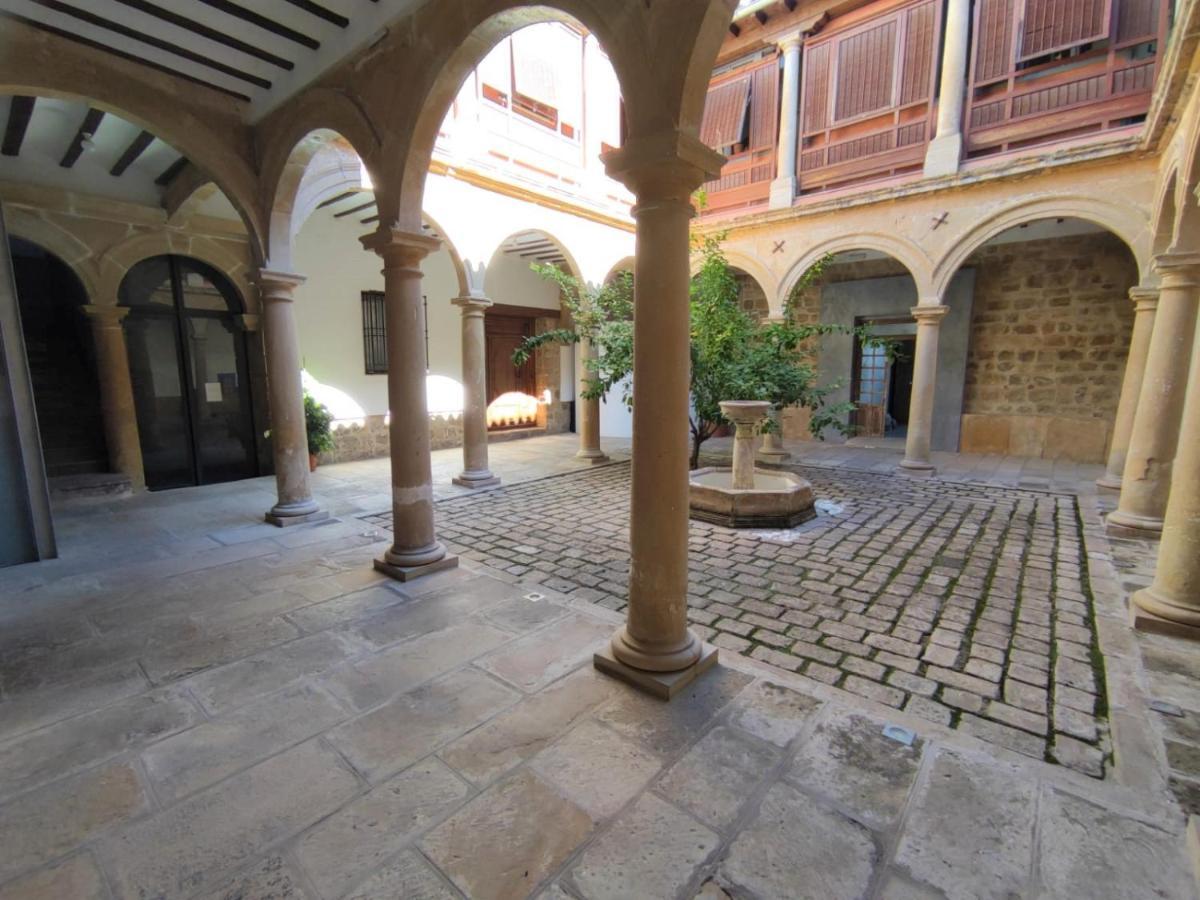 Luz Del Renacimiento Ubeda Apartment ภายนอก รูปภาพ